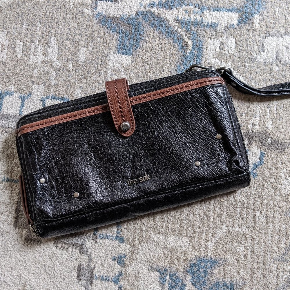 The‎ Sak Wallet Purse in Textured Black Leather with Brown Detailing